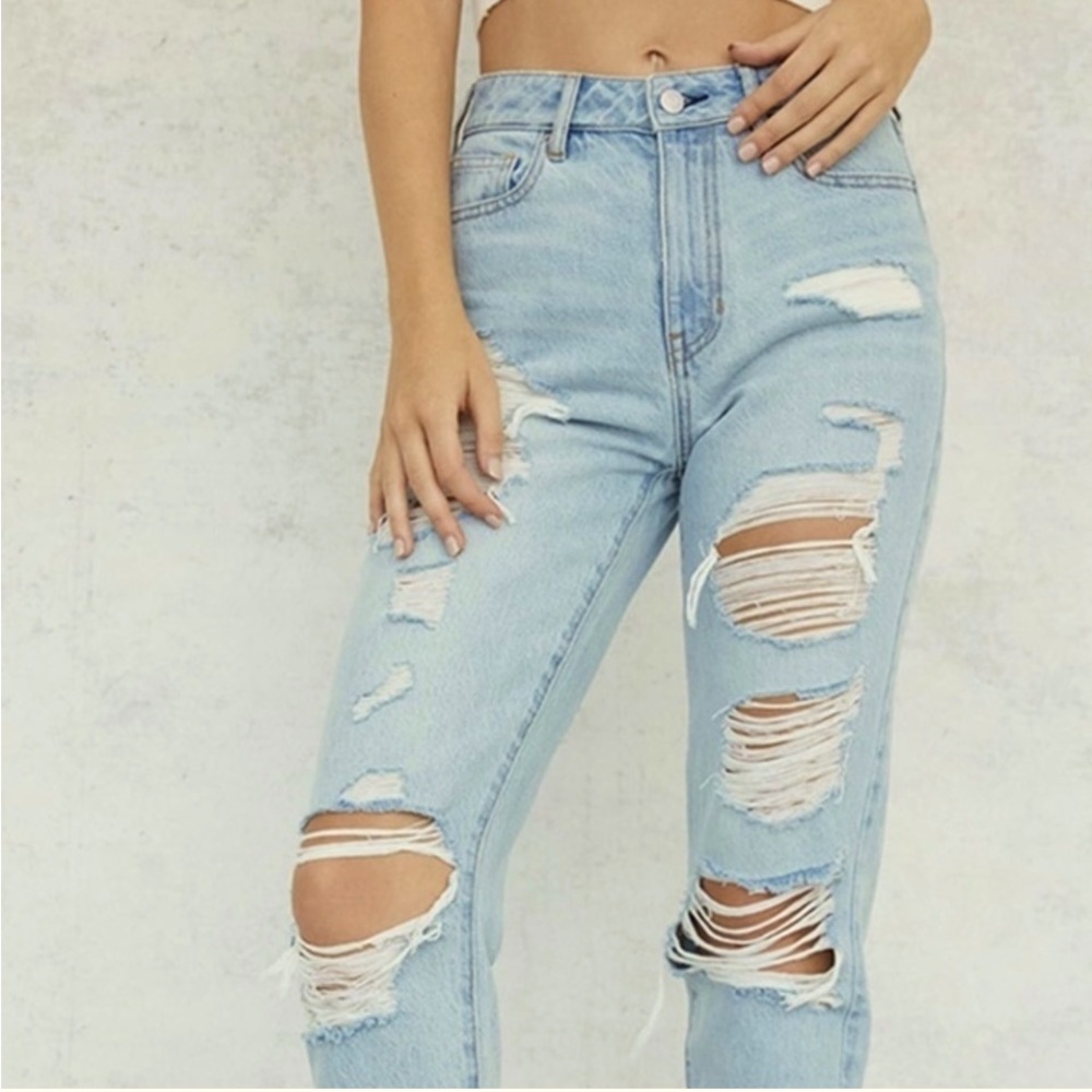 PacSun Elvira Light Wash Distressed High Rise Mom Jeans Size 27